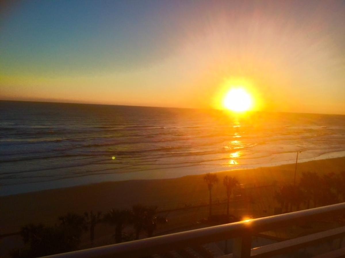 Ocean Walk Resort - Striking Ocean Front View Daytona Beach Bagian luar foto